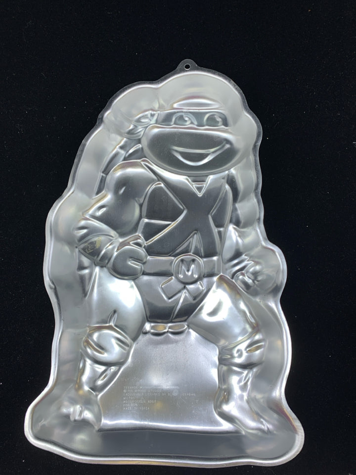TMNT WILTON CAKE PAN.