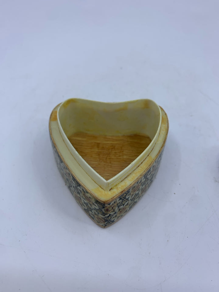 HANDMADE WOOD HEART TRINKET BOX W GOLD STAR PATTERN TRINKET BOX.