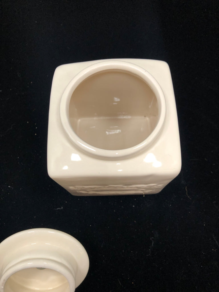 CREAM CERAMIC JAR W/JEWEL LID.