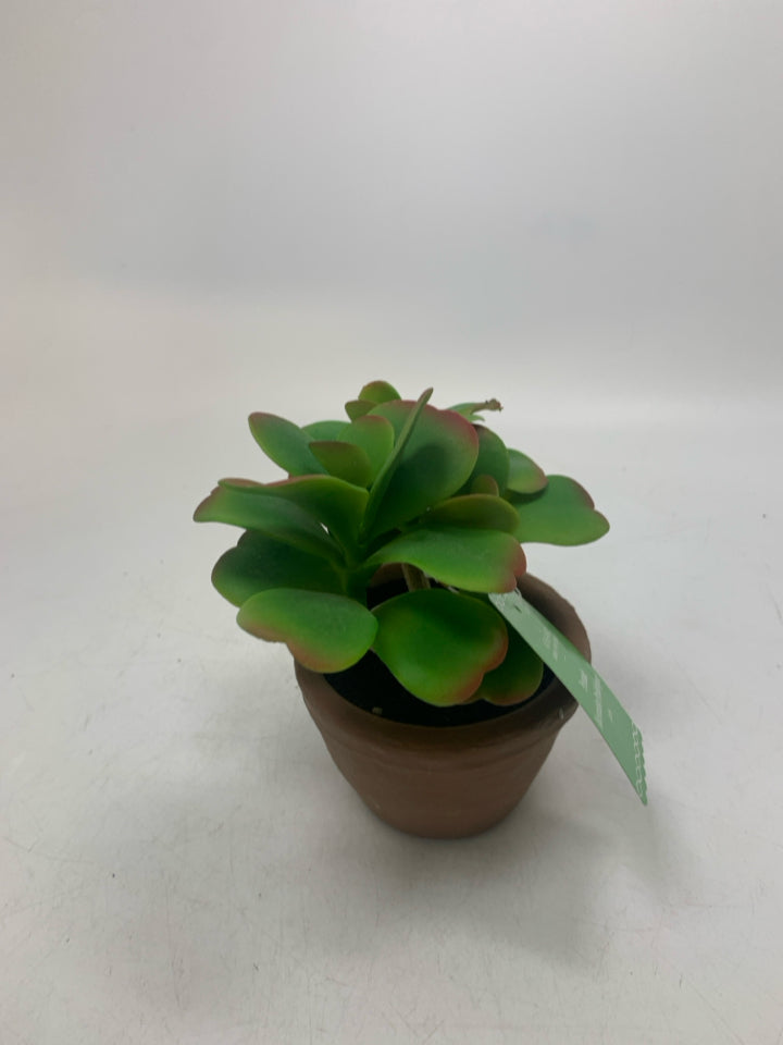 NWT BROWN SMALL PLANTER W/ FAUX LEAVES.