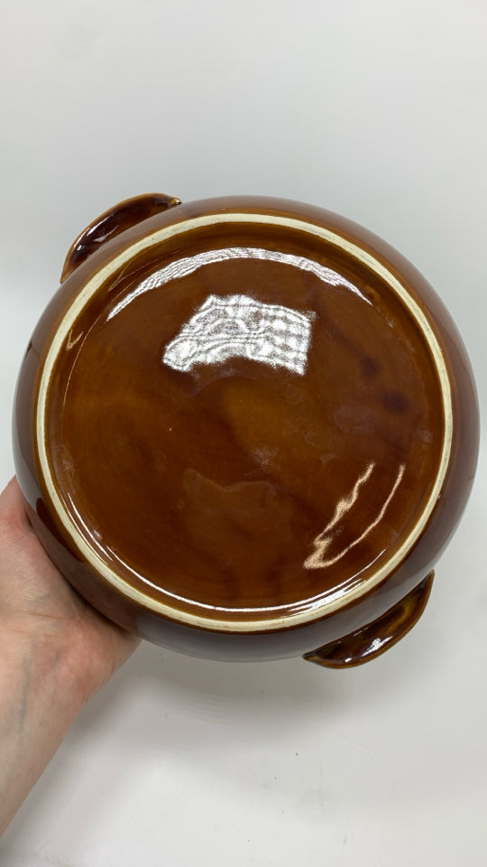 BROWN AND RED GLAZED POTTERY CASSEROLE DISH W/LID.