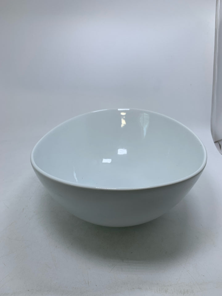 FOOTED OVAL SLANTED SIDES SERVING BOWL.