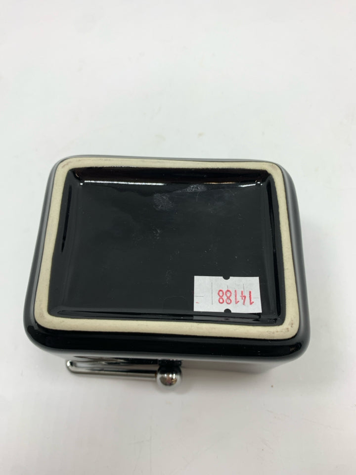 BLACK CERAMIC BASKET W/METAL HANDLE.