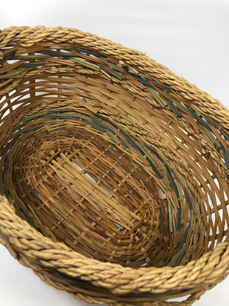 LG WICKER BASKET W/ROPE BRAIDED HANDLE.