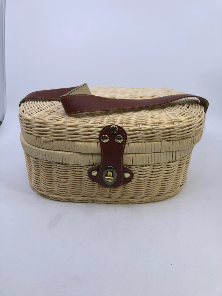 TEA SET IN BASKET W/BLUE FLORAL & HANDLE.
