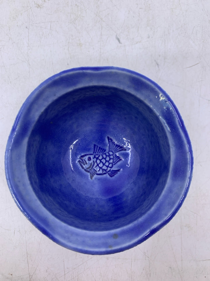 SMALL TEXTURED BROWN OUTSIDE W/ BLUE INSIDE FISH BOWL.