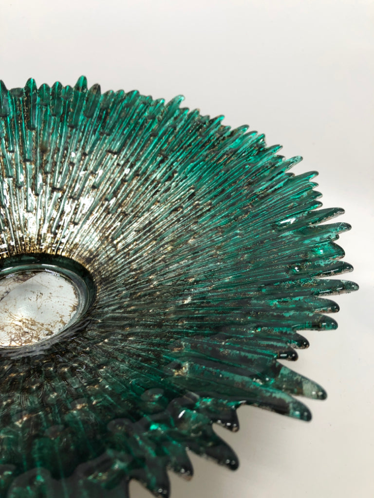 VTG PRESSED ICE CRYSTAL GLASS DECORATIVE BOWL.