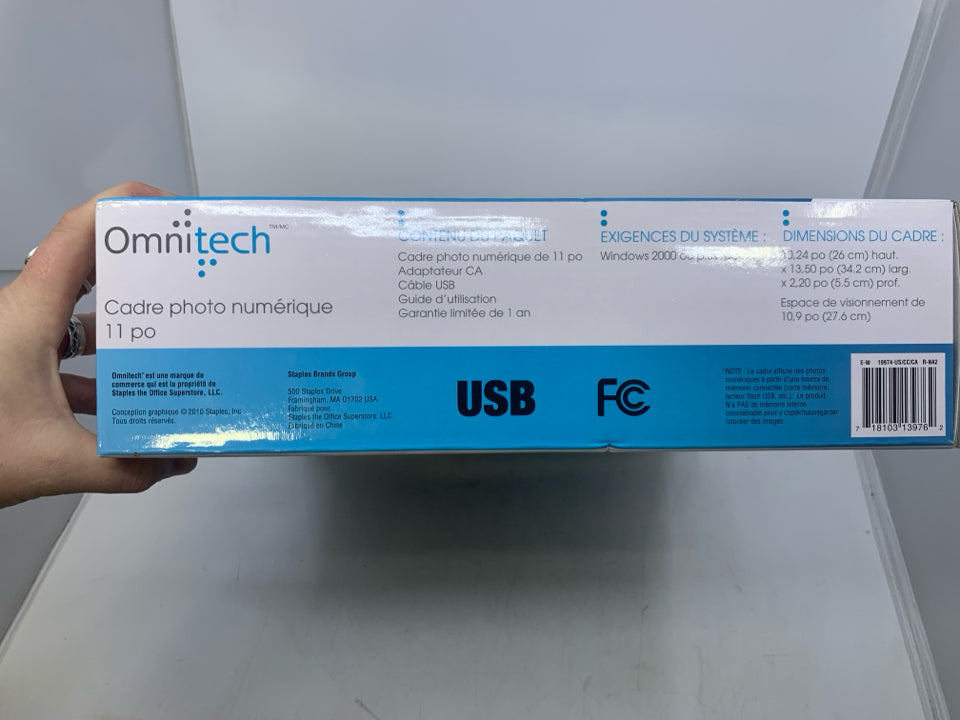 NIB DIGITAL PHOTO FRAME.