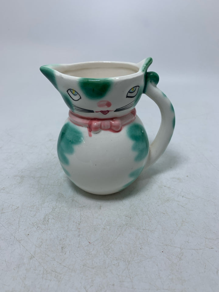 CAT SHAPED CREAMER W/ GREEN DETAILS.