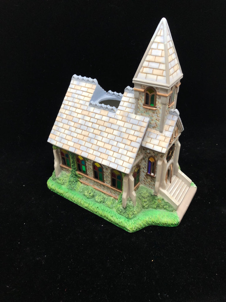PARTYLITE CATHEDRAL TEA LIGHT HOLDER.