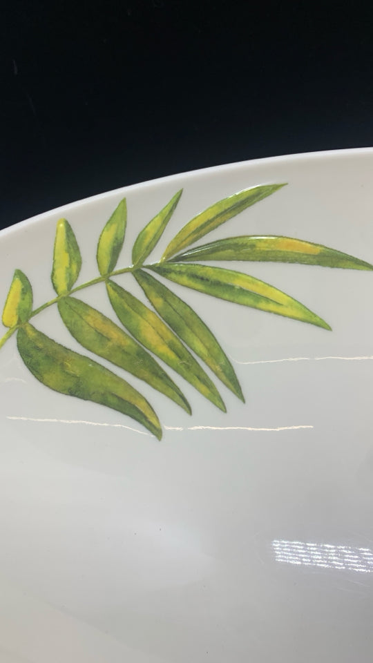 MELAMINE SERVING BOWL W/LEAF DESIGN.