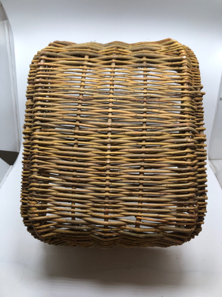 RECTANGLE BASKET W/ WRAPPED HANDLE.