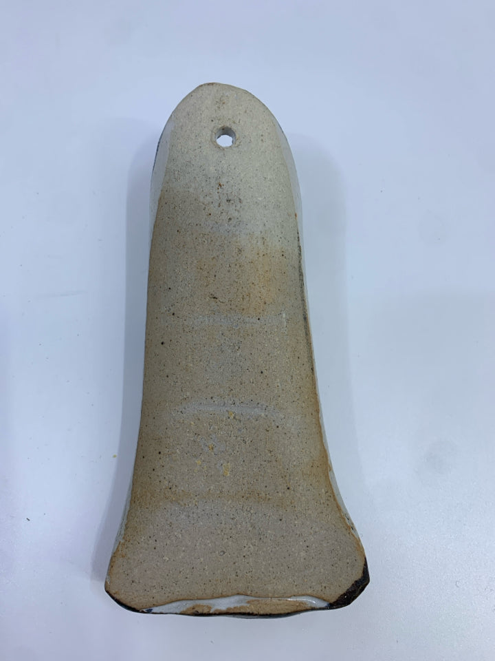VTG CERAMIC WALL POCKET.