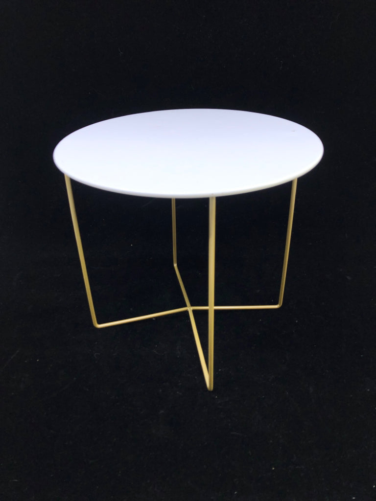 WHITE METAL GOLD BASE ROUND DISPLAY STAND.