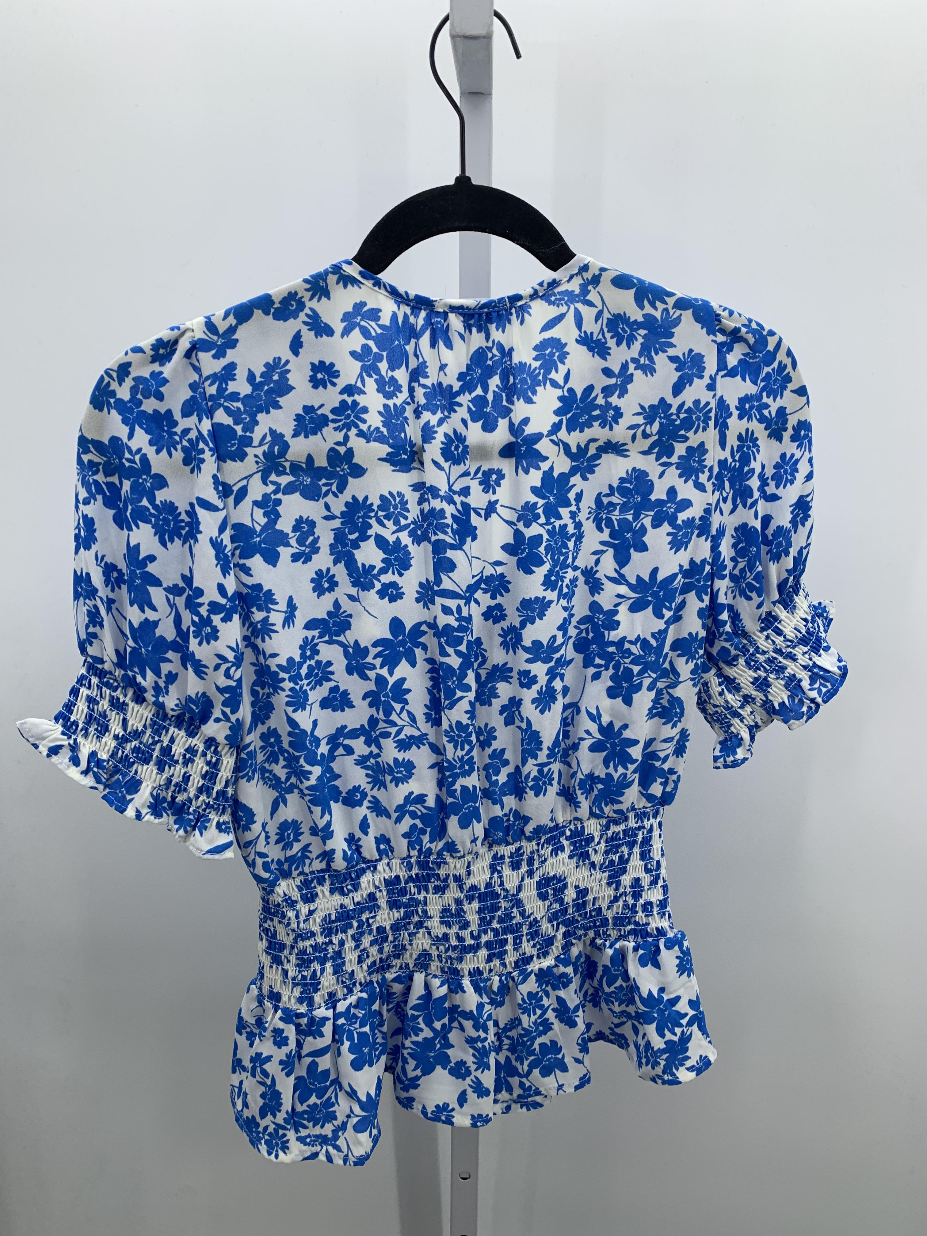 Size Small Juniors Short Sleeve Shirt