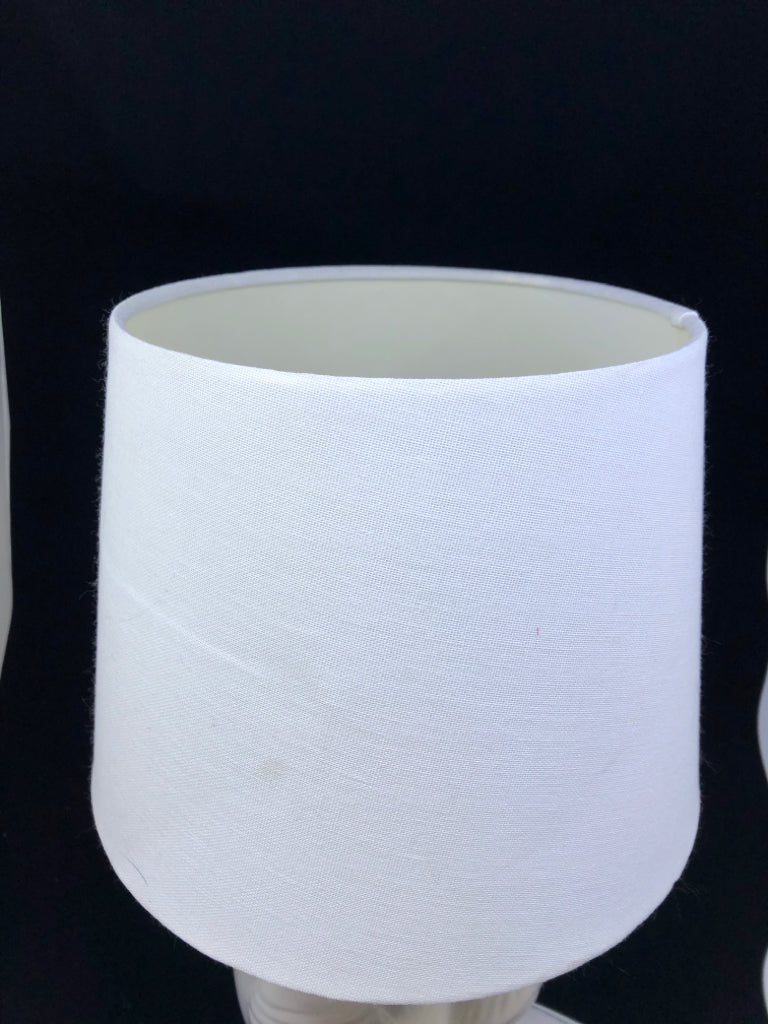 SMALL WHITE BIRD BASE LAMP W WHITE SHADE.