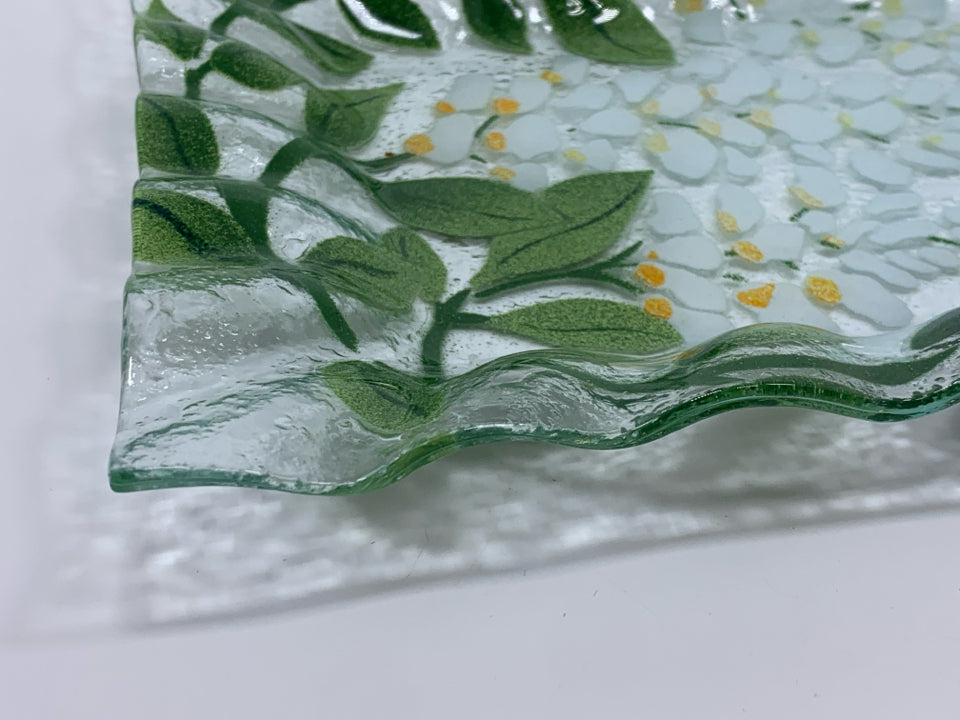 FUSED GLASS WHITE FLORAL RECTANGLE PLATE.