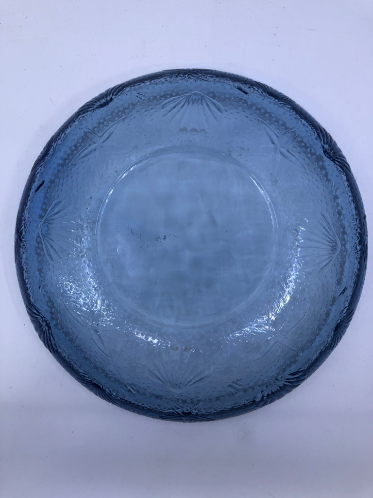 BLUE TEXTURED GLASS BOWL W SEASHELLS.