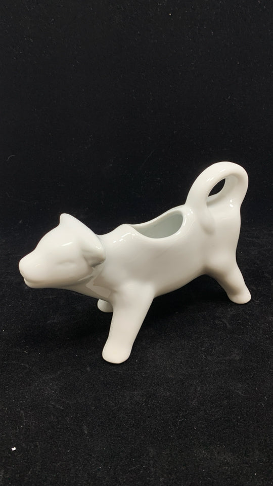 CERAMIC COW CREAMER.