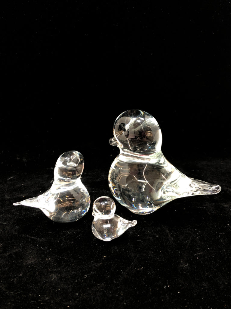 3PC CLEAR GLASS DUCK FAMILY FIGURINES.