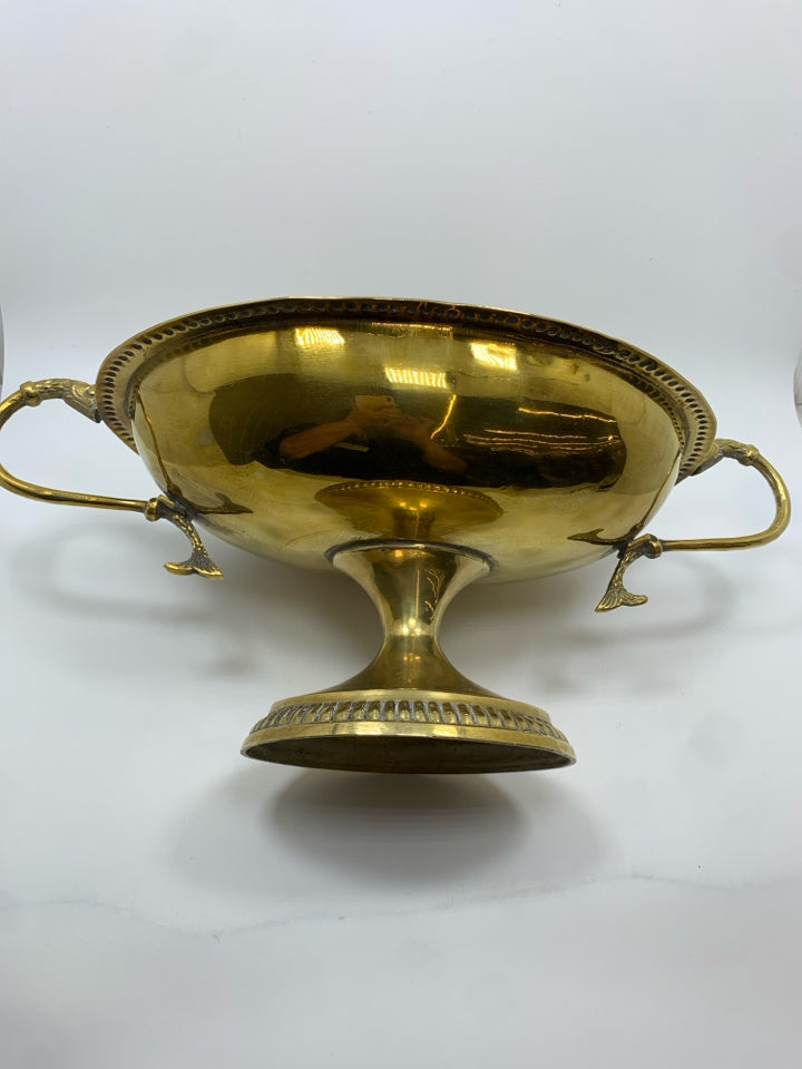 BRASS PEDESTAL CENTERPIECE BOWL W/KOY FISH HANDLES.
