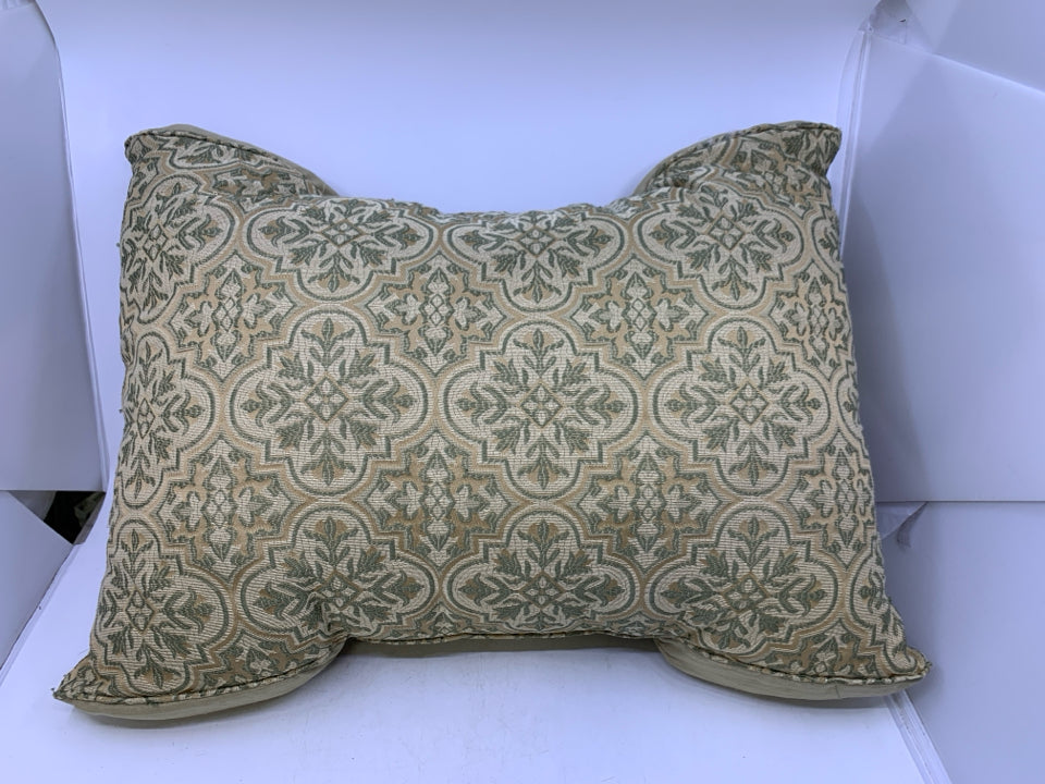 TAN MEDALLION PATTERN W/ SHEER SIDES RECTANGLE.