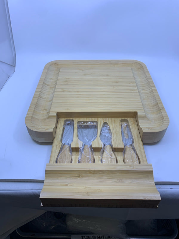 WOOD CHEESE TRAY WITH PULL OUT SERVERS.