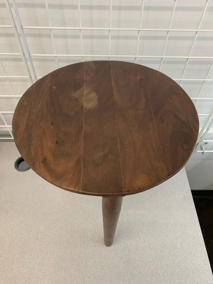 ROUND DK WOOD PLANT STAND/SIDE TABLE.