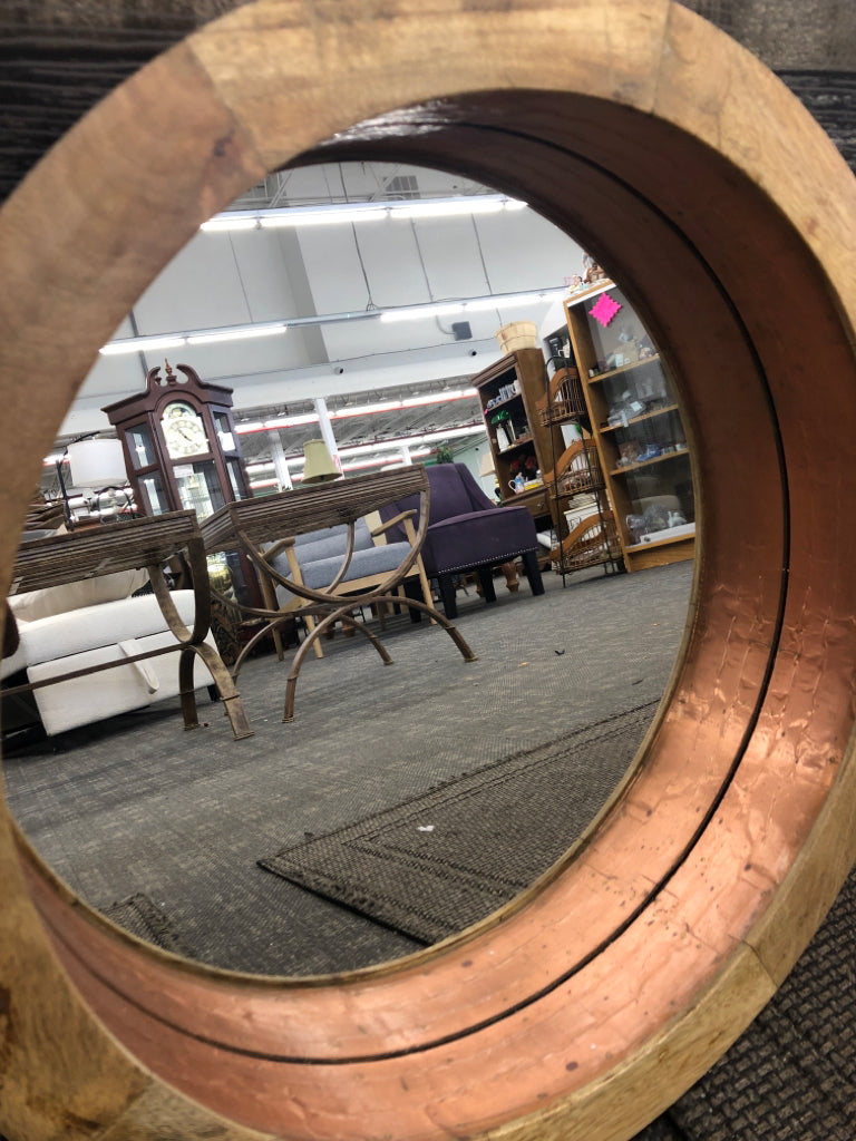 ROUND MIRROR W/COPPER/WOOD FRAME.