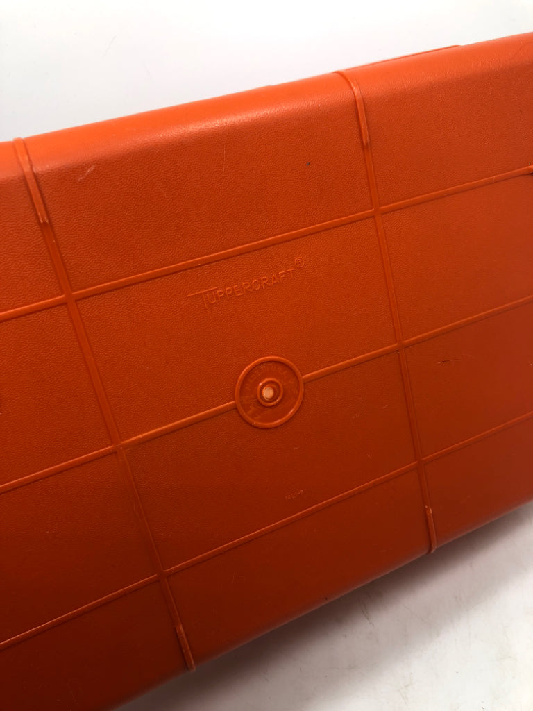 ORANGE TUPPERWARE ORGANIZER W/LID.