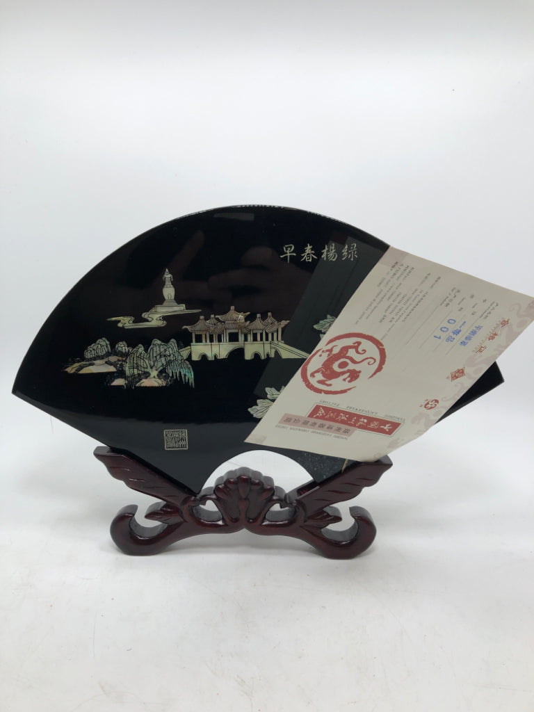 VTG YANGZHOU MOTHER OF PEARL FAN-SHAPED LACQUER SCREEN ON STAND.
