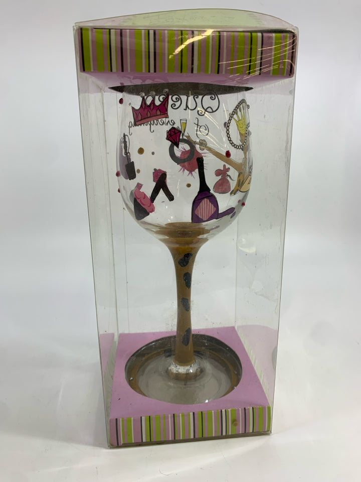 NIB HAND-PAINTED QUEEN WINE GLASS.