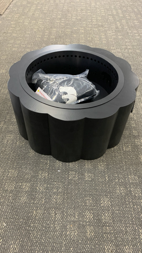 NIB FIRE PLACE DIRECT PORTABLE FIRE PIT.