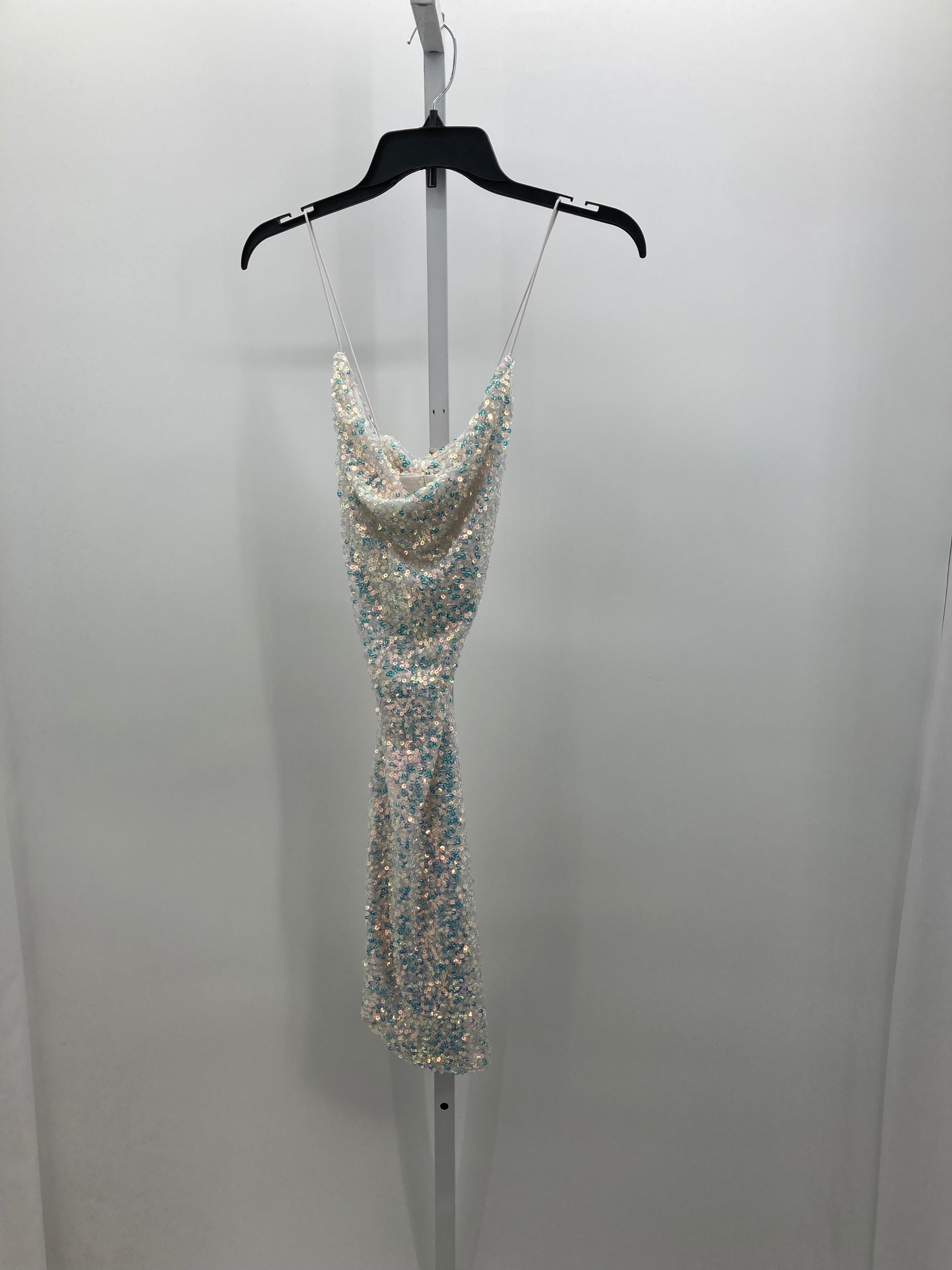 Windsor Size Medium Juniors Sleeveless Dress