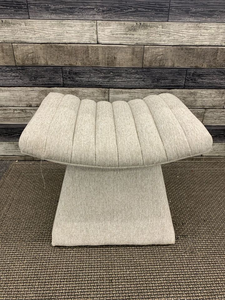 GREY TUFTED CURVED FOOTSTOOL.