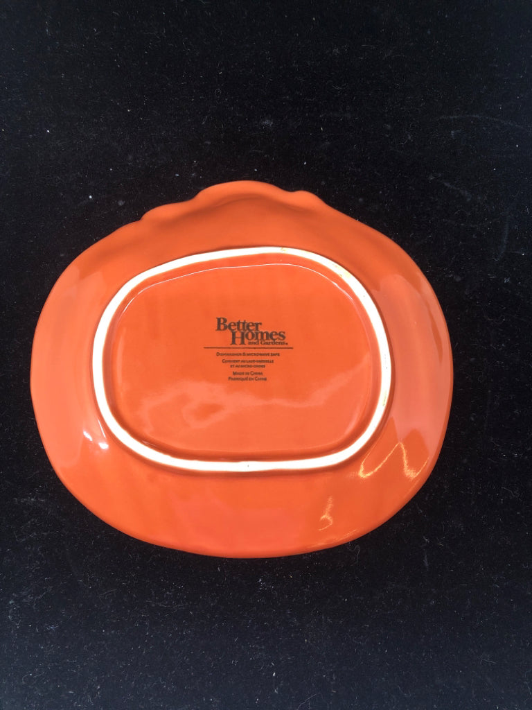 SMALL PUMPKIN PLATE- BETTER HOMES.