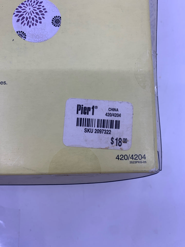 NIB 4 PIER 1 DESSERT PLATES.
