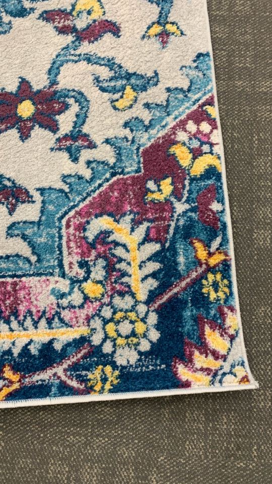 MYSTIC COLLECTION GWENDOLYN MULTI-COLORED FLORAL RUG.