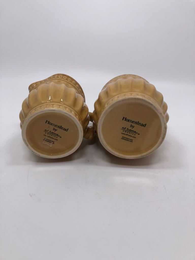 TAN RIBBED SUGAR/CREAMER SET.