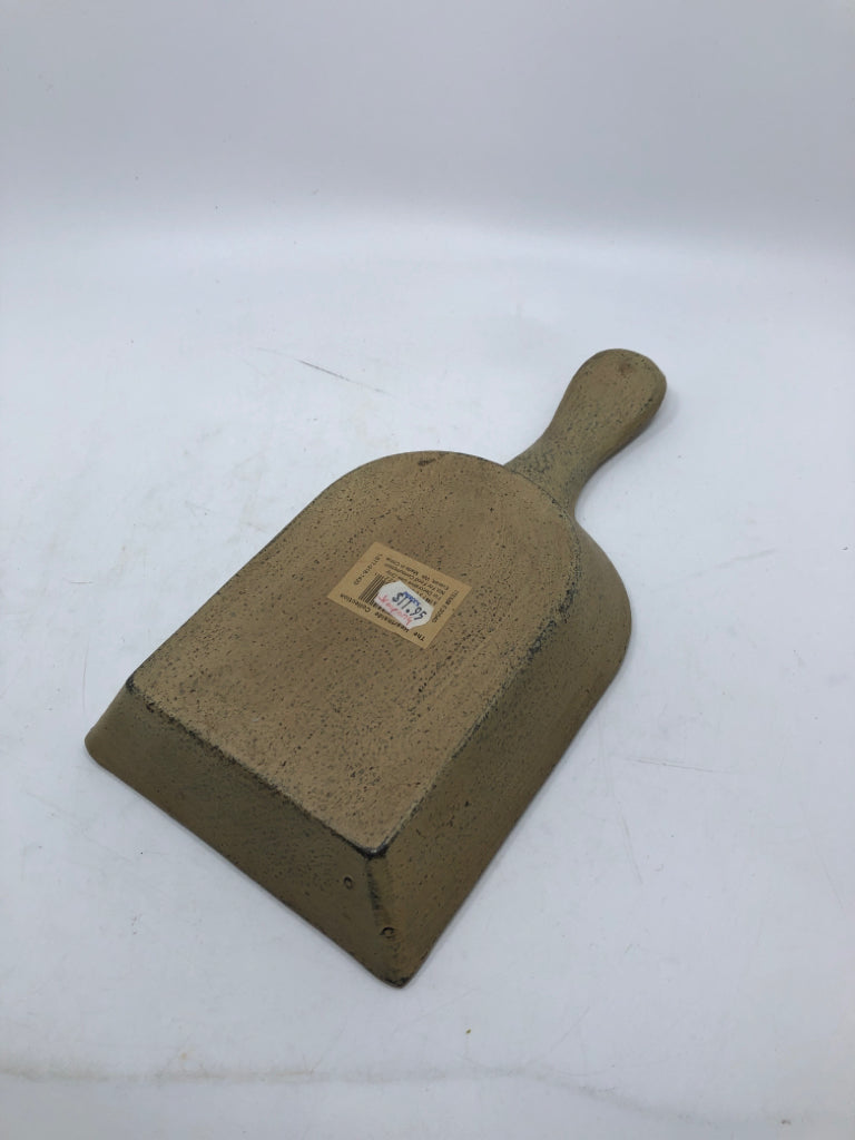PRIMITIVE TAN DISTRESSED CANDLE TRAY.