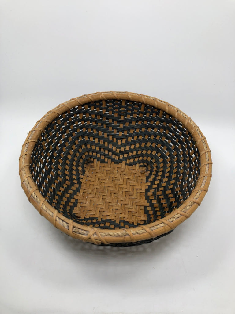 BLUE WOVEN WICKER BASKET.