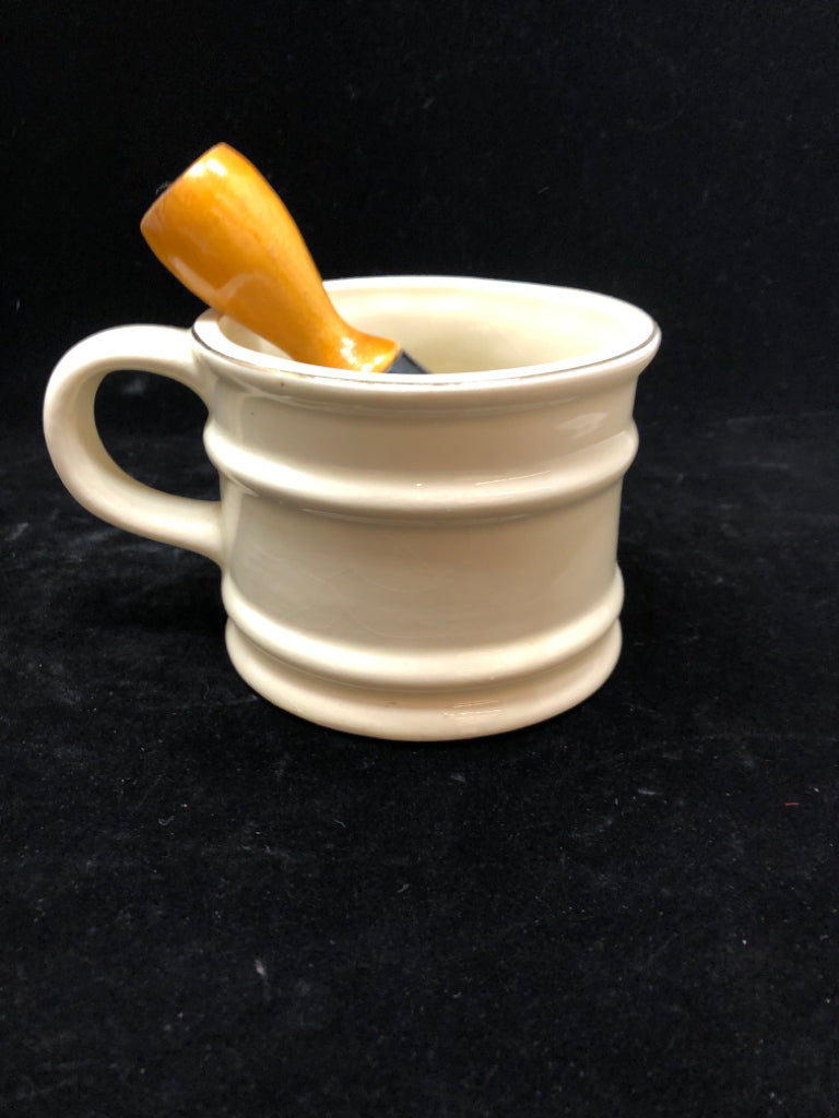VTG FRANKLIN TOILETRY CO BARBERSHOP SHAVING MUH W/BRUSH.