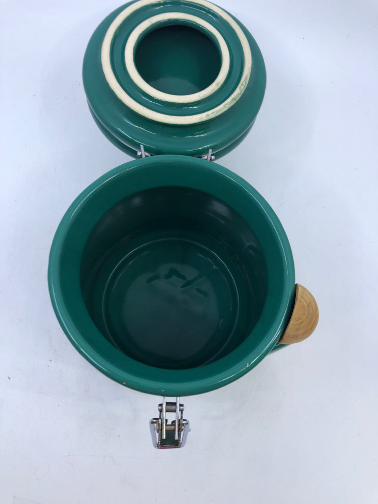 4PC BRIGHT GREEN CANISTERS W SPOONS.
