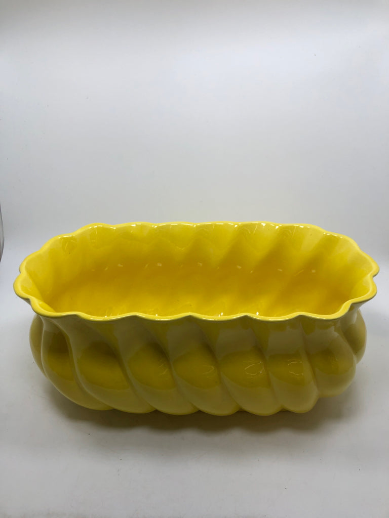 VTG YELLOW SWIRLING PATTERNED CENTERPIECE DISH/PLANTER.