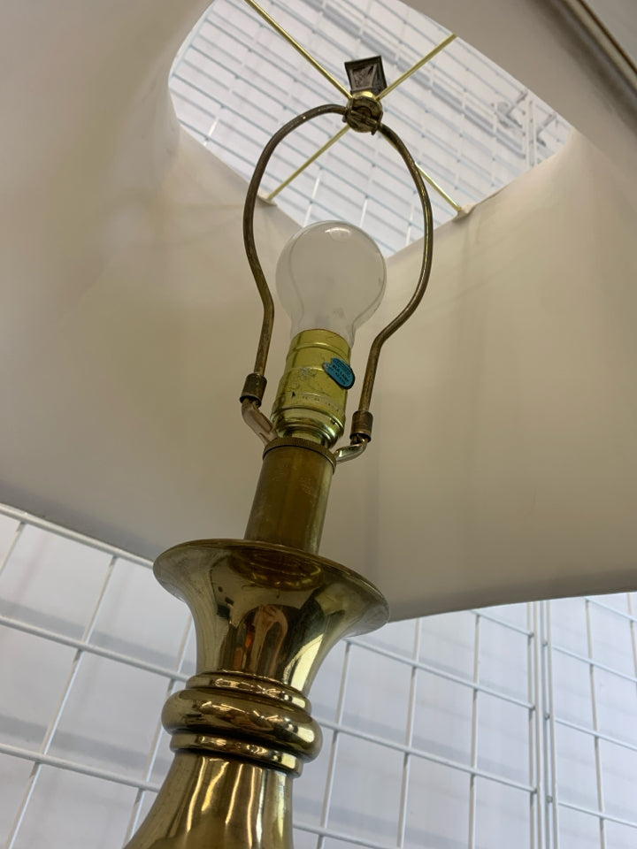 HEAVY GOLD BASE LAMP W/TAN SHADE.