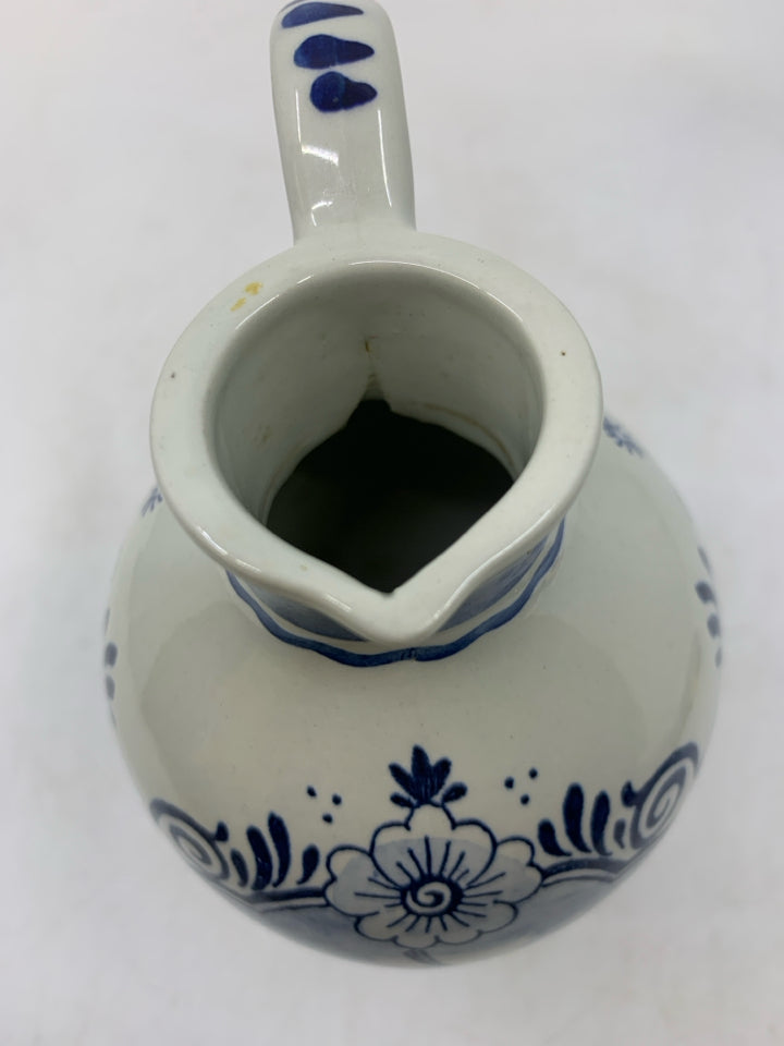 EMPTY BLUE/WHITE FLORAL VASE W/ HANDLE WINDMILL.
