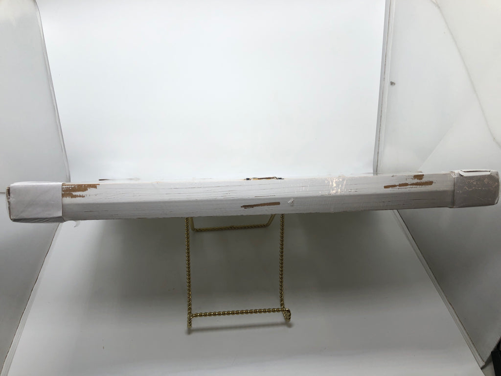 WHITE WOOD 9 SPOT PHOTO FRAME.