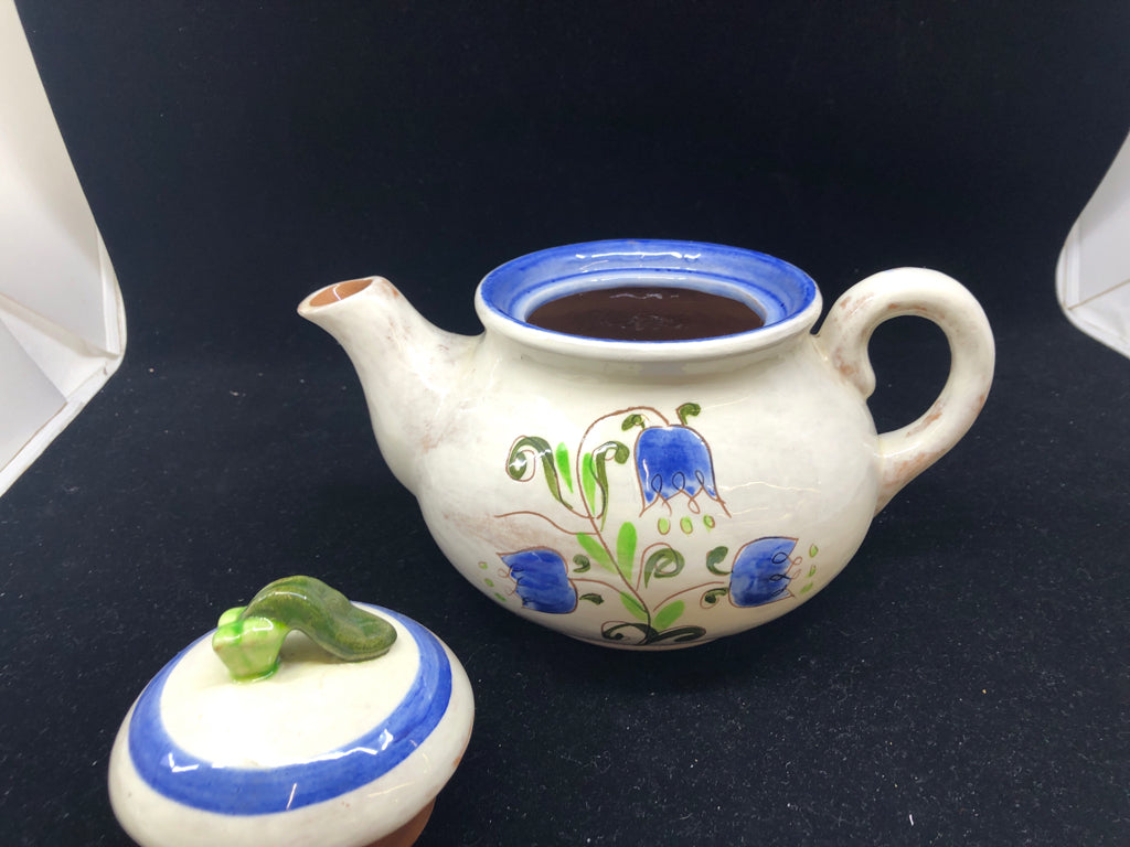 VTG WHITE POTTERY TEA POT W/ PAINTED BLUE TULIPS STANGL.