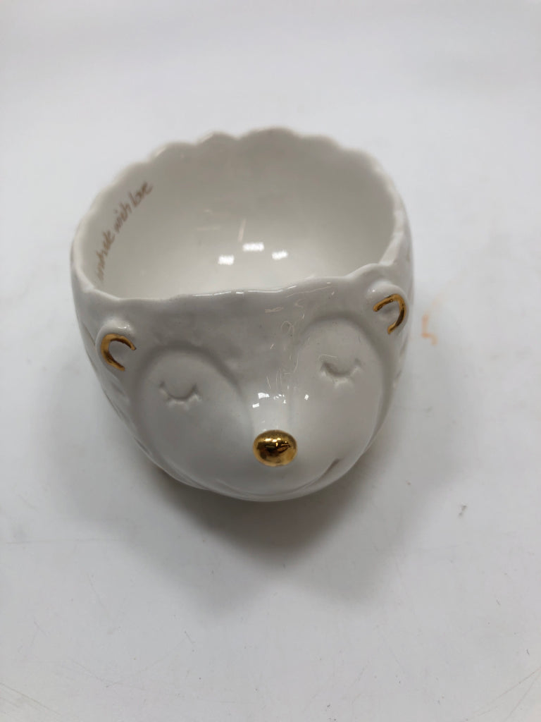 2 CERAMIC HEDGEHOGS W/GOLD DETAILS.