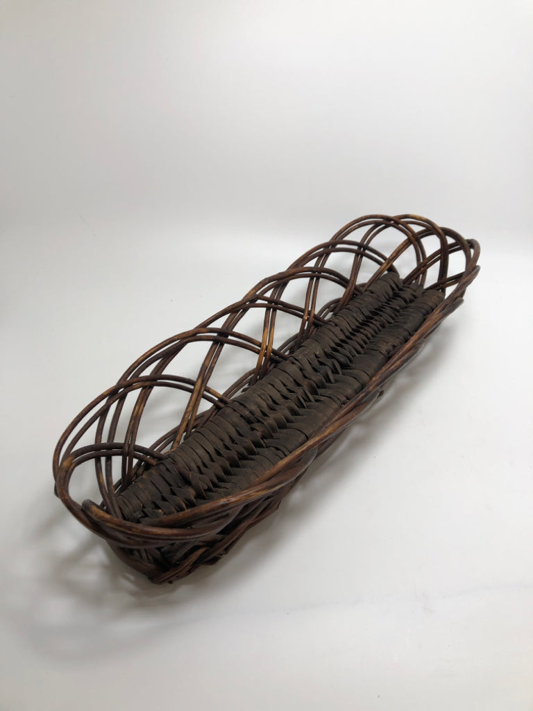 FRENCH STYLE OVAL WICKER BASKET.